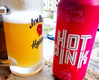 Olut's photo of Hot Pink
