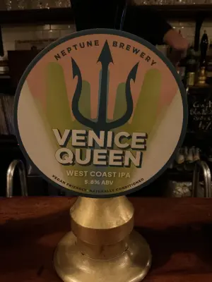 lad_newton's photo of Venice Queen