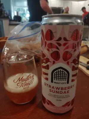 stevoj's photo of Strawberry Sundae